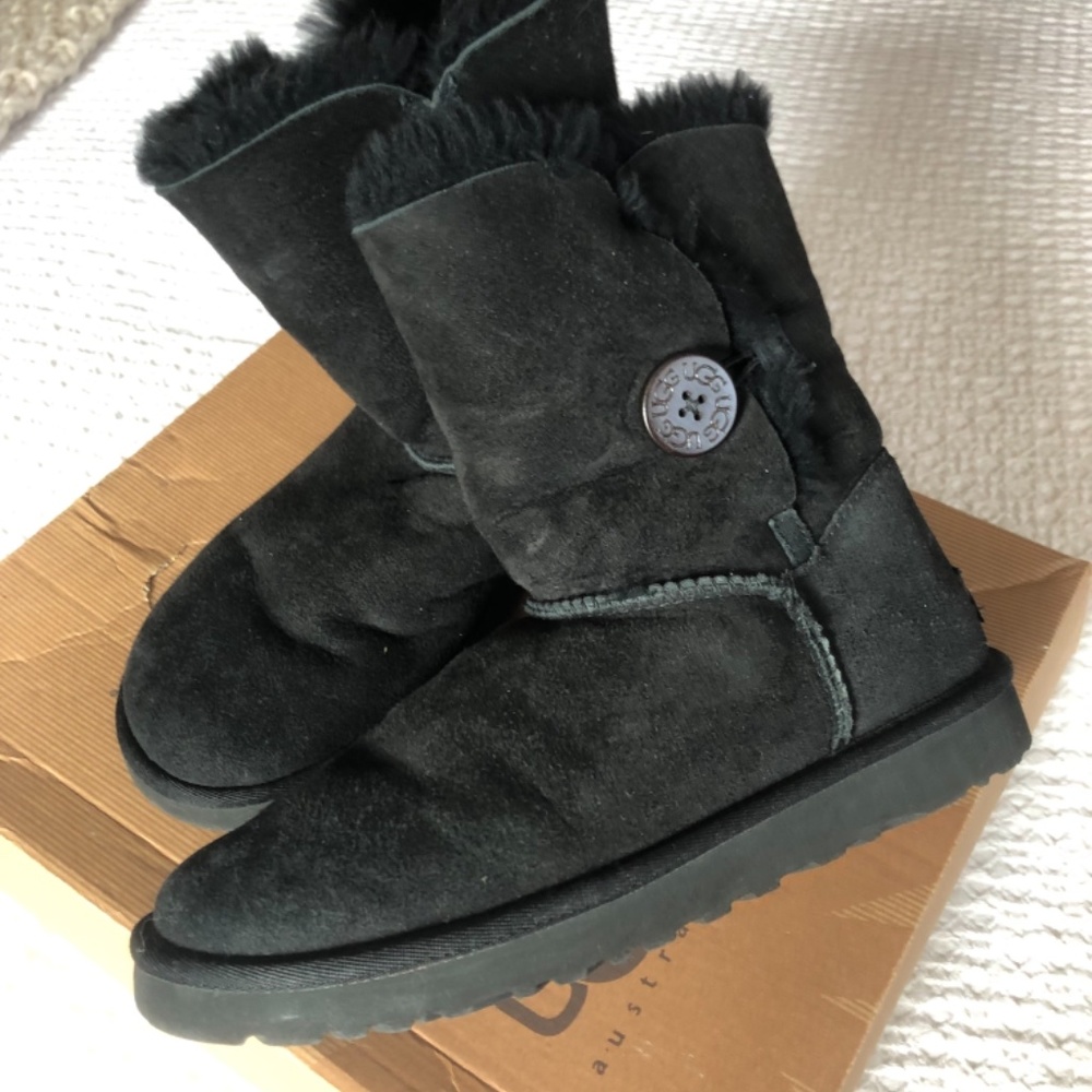 Button Bailey Ugg’s - image 5